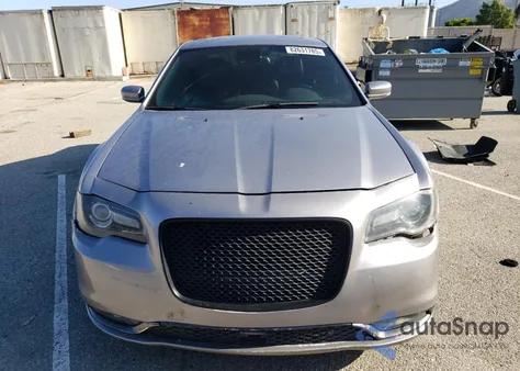 2015 Chrysler 300 S z USA, uszkodzony, nr VIN 2C3CCABT5FH818351